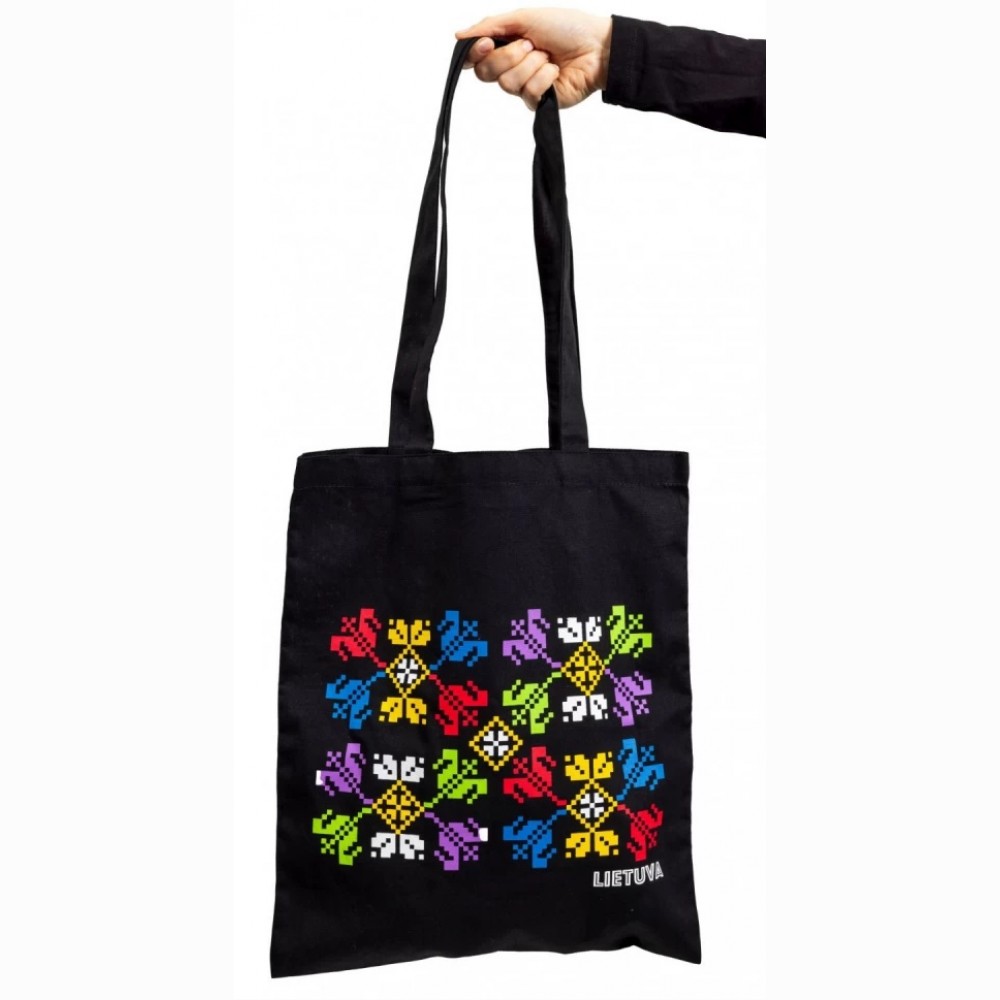 Medžiaginis maišelis juodas su tulpėmis. Dydis 35x40cm, rankenos 68cm, pagamintas iš medvilnės audin